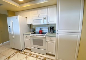 Sanibel Harbour Resort Harbour Tower 716: Private beach, heated pool, and grill