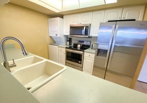 Sanibel Harbour Resort Harbour Tower 315: Relaxing while watching for dolphins in the water below.