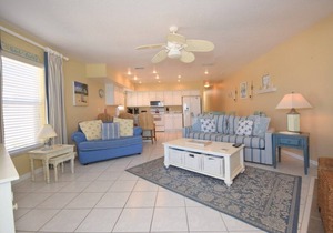 Sea Isles Penthouse/Small intimate Building/Private elevator/Cleanliness/Free wifi-Beach Equipment & Parking