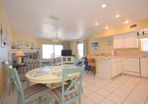 Sea Isles Penthouse/Small intimate Building/Private elevator/Cleanliness/Free wifi-Beach Equipment & Parking