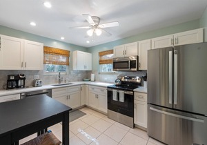 Sea Spray 4: *Heated Pool *Pet-Friendly *Steps to beach *Shops, dining close