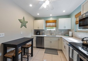 Sea Spray 4: *Heated Pool *Pet-Friendly *Steps to beach *Shops, dining close