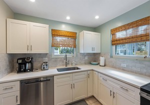 Sea Spray 4: *Heated Pool *Pet-Friendly *Steps to beach *Shops, dining close