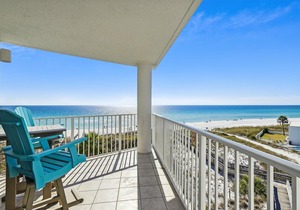 SeaCrest 501A - Beachfront Studio Free Seasonal Beach Service