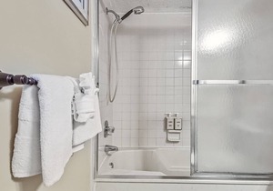 Sealoft 202 | Beachfront With Two Balconies