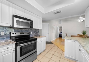 Seaside Villa Cape Landing 3 Bedroom, 2 with Smart TV and King Size Bed