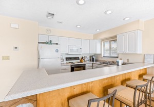 Second Floor Condo Many Amenities, Beach Access, Beach Equipment Included