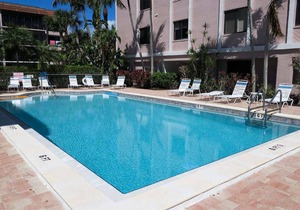 Shorewood #2B Large, spacious 3BRM, 3BA condo with unbelievable view of Gulf. Beach front. Sleeps 6.