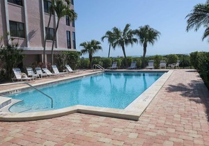 Shorewood #2B Large, spacious 3BRM, 3BA condo with unbelievable view of Gulf. Beach front. Sleeps 6.