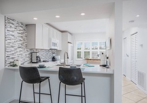 Siesta Dunes Modern Condo | Private Beach | Heated Pool | Ideal Location | Ask about Free Activities