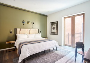 Sonder | The Queen | Elegant Room