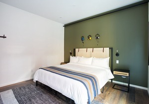 Sonder | The Queen | Elegant Room
