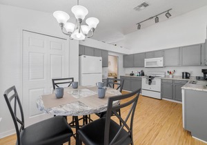 Sophisticated Sanctuary – South-Facing Pool - 10 Minutes to Disney