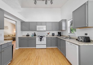Sophisticated Sanctuary – South-Facing Pool - 10 Minutes to Disney
