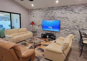 Spacious 6bdr/5bath Vacation Home 1 mi to beach