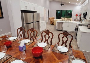 Spacious 6bdr/5bath Vacation Home 1 mi to beach