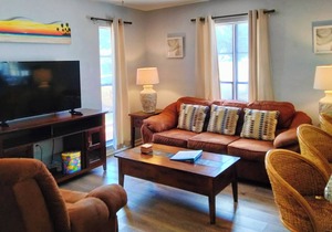 Spacious 6BR Duplex just 460 steps to the beautiful Indian Rocks Beach! 🏖☀️