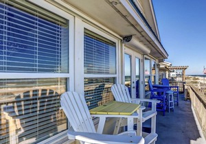 Spacious Beachfront Home w/Deck, Balcony, Central A/C, Washer/Dryer, and WiFi