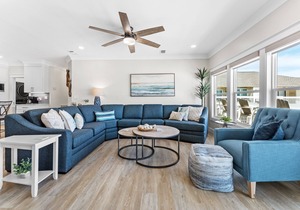 Spacious Beachfront 3 Bedroom!