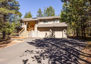 Spacious Home with A/C, Walk to Fort Rock Park, SHARC passes for 2022 - HOOD05 in Sunriver