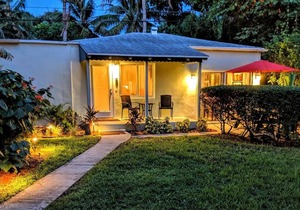 Spacious House with Patio & Grill