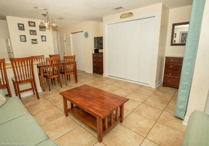 SPC8121 - Studio with Murphy Bed - sleeps 4