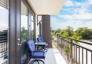 Stay Gia - Modern 2 Bedroom Apartment