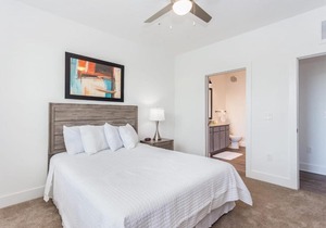 Stay Gia - Modern 2 Bedroom Apartment