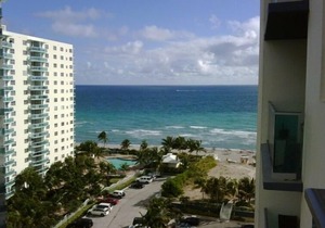 Stay seaside in our Hollywood Beach Condo: The Sian Residences!