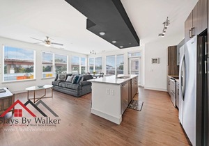 Steps From Downtown 2BR/2B ★ King Beds ★ Cable + Wi-Fi ★ Balcony (1200 SqFt)