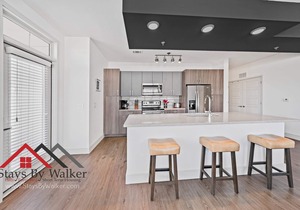 Steps From Downtown 2BR/2B ★ King Beds ★ Cable + Wi-Fi ★ Balcony (1200 SqFt)