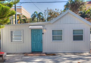 Steps to Sand - Standalone Beachfront Cottage w/Picnic Area & BBQ Grill Nearby Grocery
