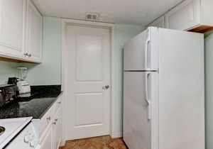 Steps to the Ocean! 2 bed/2 bath, 2118 Beachwood