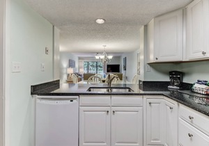Steps to the Ocean! 2 bed/2 bath, 2118 Beachwood