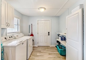 STEPS TO THE SAND! Updated Amelia Island Townhouse Close To Downtown!