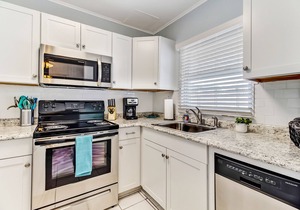STEPS TO THE SAND! Updated Amelia Island Townhouse Close To Downtown!