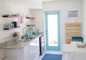 Studio apartment steps away from Lido beach