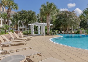 Studio ~ Kitchenette ~ Family Friendly ~ Community Pool ~ Fitness Center