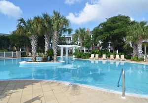 Studio ~ Kitchenette ~ Family Friendly ~ Community Pool ~ Fitness Center