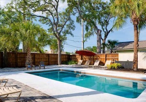 Studio with a Pool! Intimate spot for relaxation