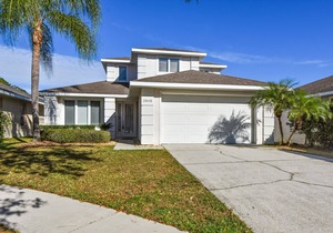 Stunning Lakefront 4 Bed 2.5 Bath Pool Home gated community 5 mi to Disney