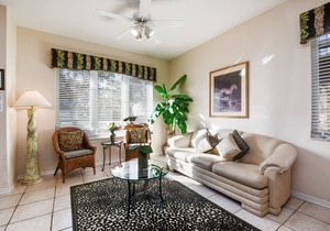 Stunning Lakefront 4 Bed 2.5 Bath Pool Home gated community 5 mi to Disney