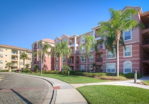 Stunning, top-floor condo! *feet from clubhouse and pool*