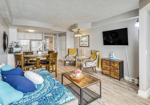 ★Stylish & Comfy ☀Sunrise & Ocean View 65" Smart TV w/Ocean Front Balcony