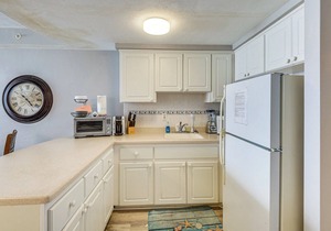 ★Stylish & Comfy ☀Sunrise & Ocean View 65" Smart TV w/Ocean Front Balcony