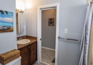 Stylish home w. tropical landscaping, private pool + hot tub