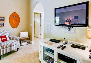 Stylish island condo w/ heated private pool & lovely views - walk to the beach