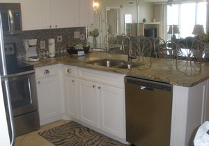 SUGAR WHITE SAND! RIGHT ON THE BEACH! GREAT VIEWS! FAMILY FUN!