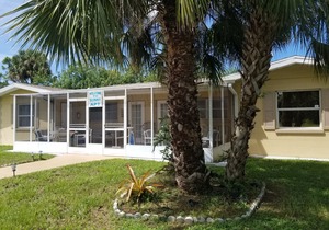Sunny Apartments a block from Warm Mineral Springs