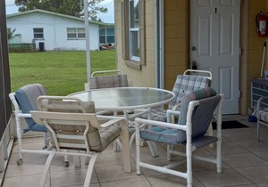 Sunny Apartments a block from Warm Mineral Springs
